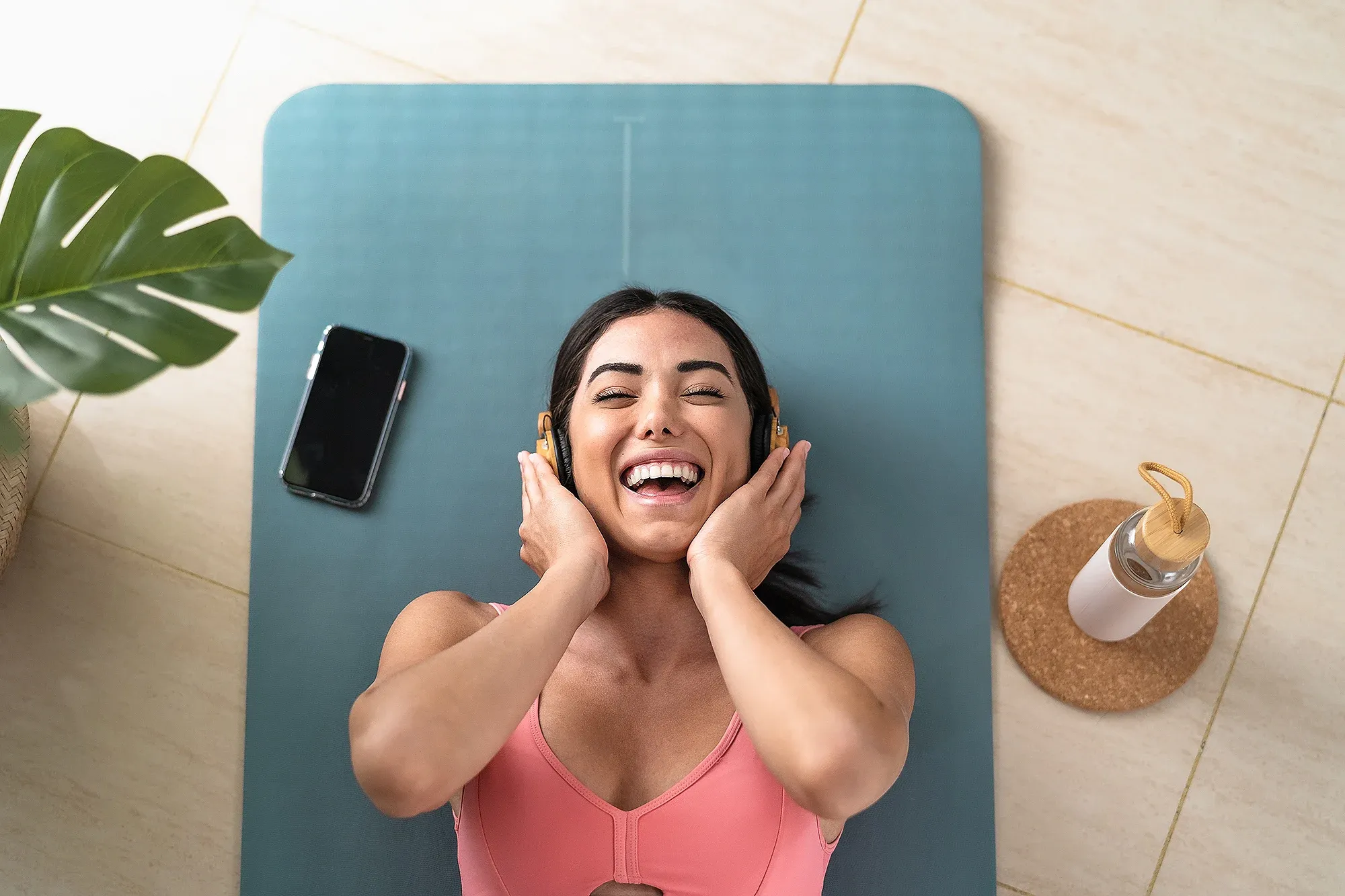 Weight loss hypnosis woman.webp